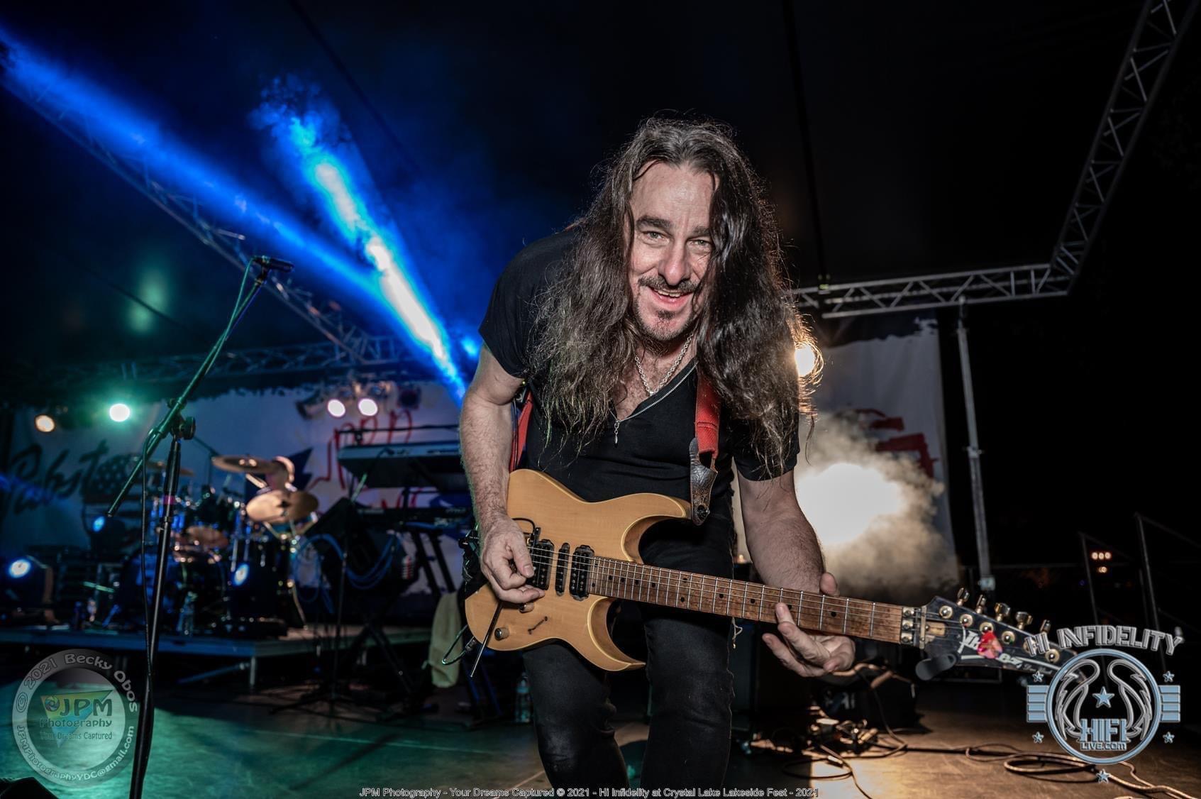 Dave Uhrich performing live